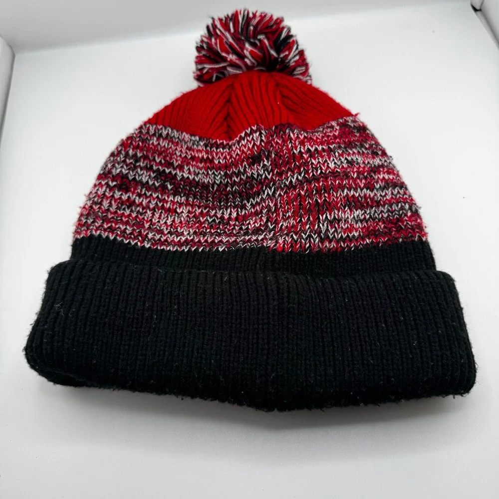 NFL Team Apparel Atlanta Falcons Beanie OSFA Red Black Good Pom Cuffed Knit Hat
